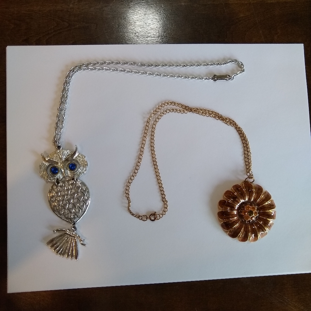 2 pendant necklaces